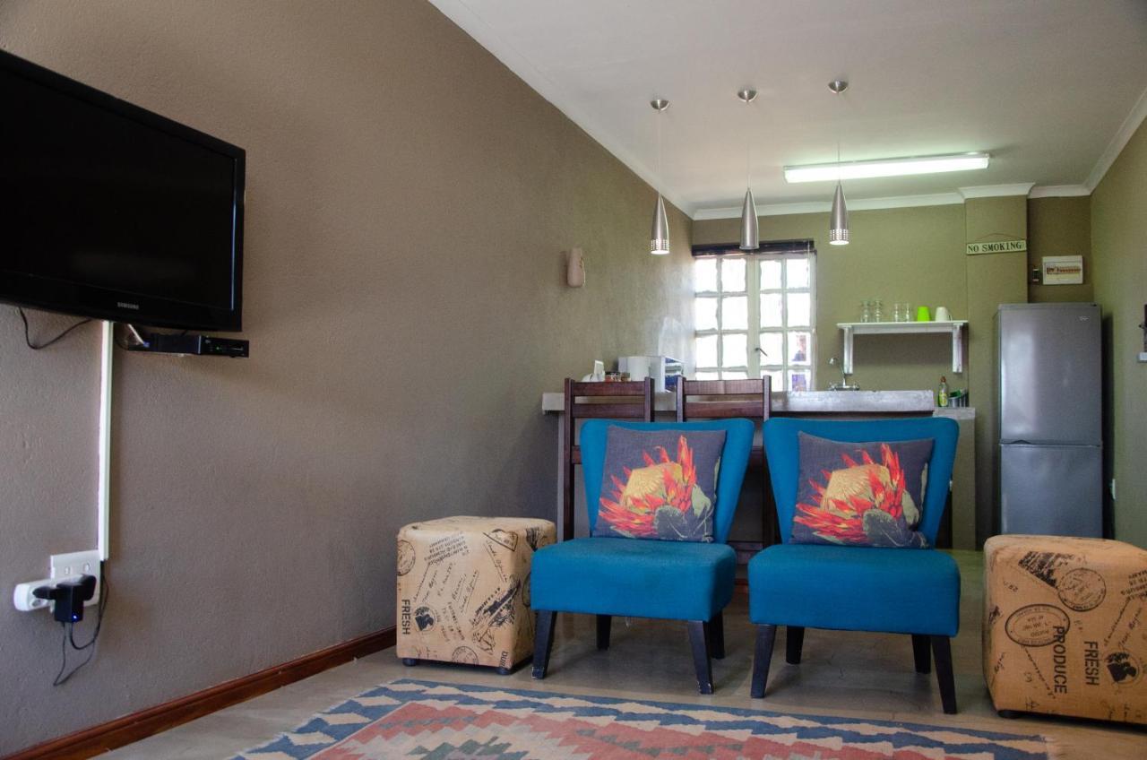 Desert Dew Guest House Hutchinson Exterior photo