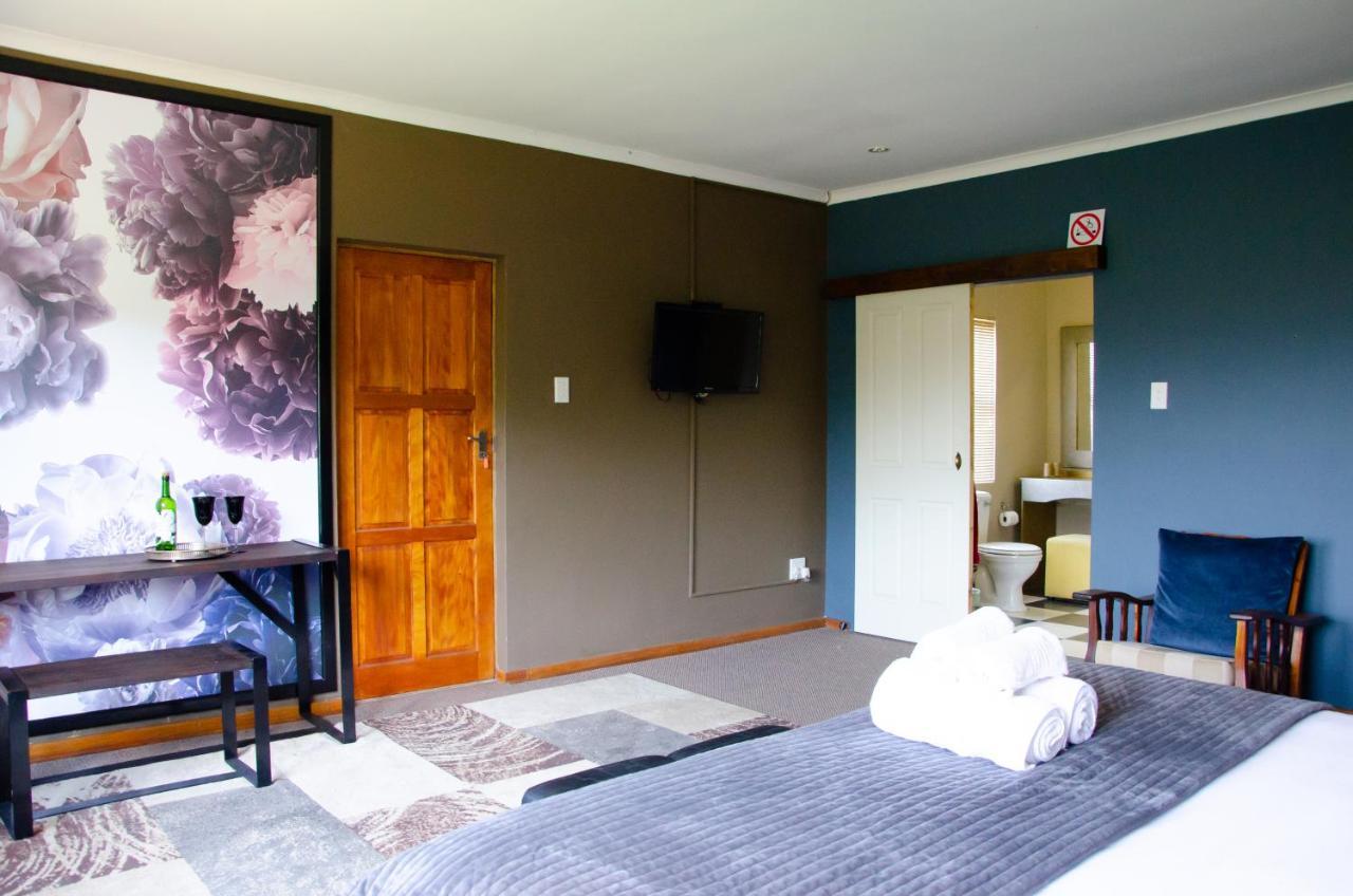 Desert Dew Guest House Hutchinson Exterior photo